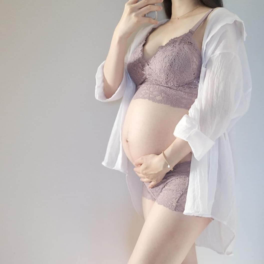 Beautiful pregnant woman’s bralette!