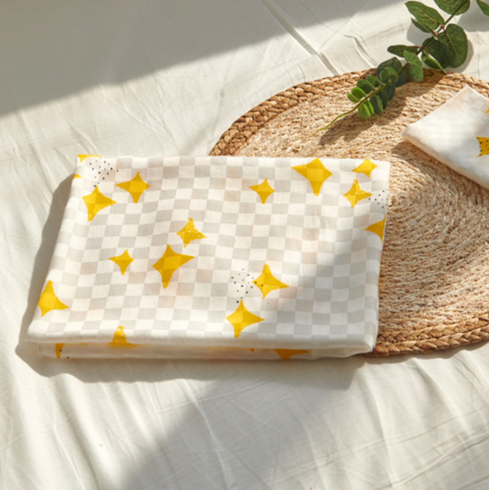 Bamboo blanket made from 100% bamboo rayon, size 100x90 cm, with yellow star pattern, made in Korea, displayed on a natural mat.