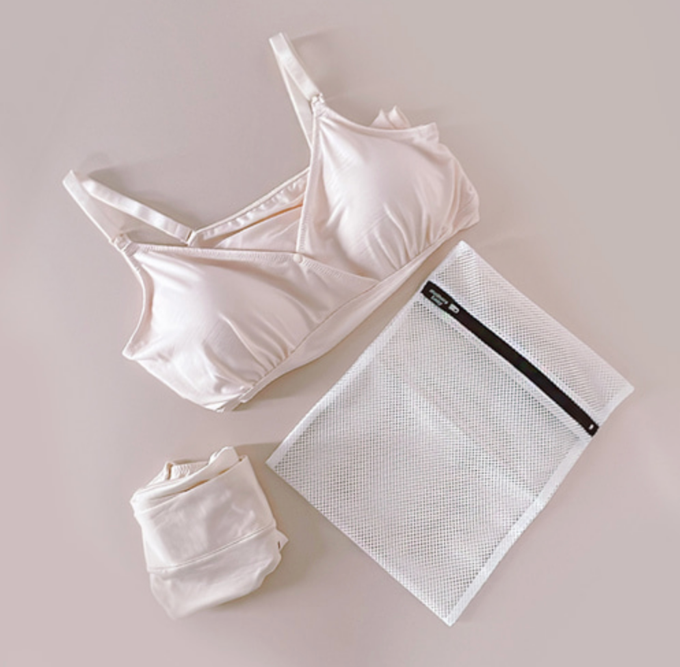 Multipurpose laundry net bag from Korea, size 225 x 30 cm, shown with bras for washing, high-quality and durable mesh laundry net.